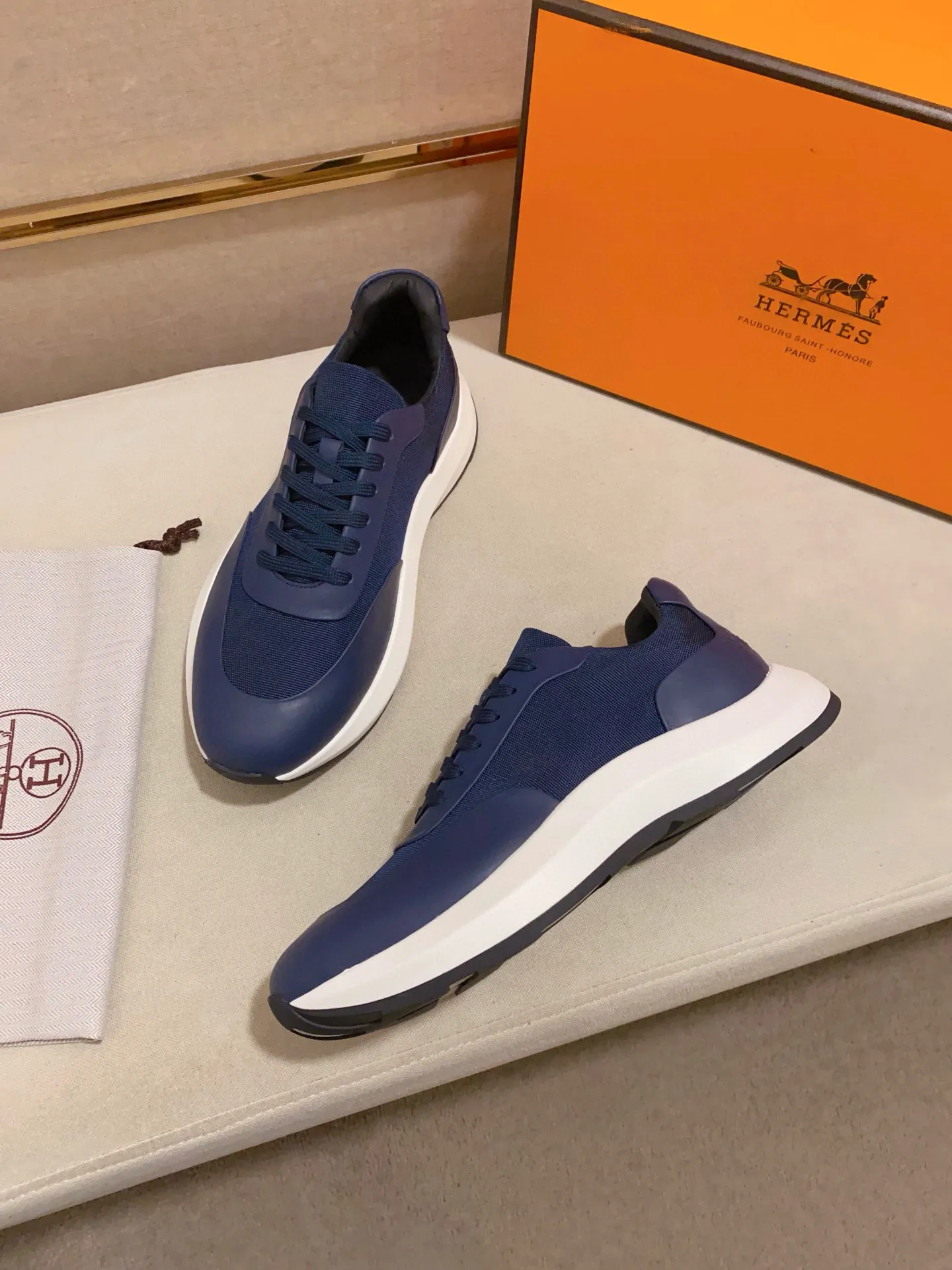 Men's clothing and shoes💰: 600💰《HERMES》【Classic Original Version】Hermès; Top 🔝 Purchasing Agency 🔍🔍Men's latest 🇺🇸 counters are on sale simultaneously, original imported from Italy ▲▲Silk cowhide with breathable fabric ▲▲ (high-end and expensive Qi·Grade) Exquisite workmanship (Italian 🇮🇹Imported water-dyed 🐂cowhide lining) Sole: Original sole provided by the original factory, ⚠️Exclusive double-layer activity·TPR·Rubber·Combined molded outsole; Super·comfortable·wear-resistant·non-slip·environmental protection The real thing is more beautiful if you take the real thing (high quality, follow the order), you can enter and exit the counter at will * Number of yards: 38·39·40·41·42·43·44# (can be customized 45.)